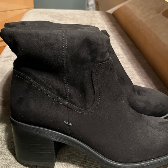 Kenneth Cole Reaction Over-The-Knee Boots- New - Picture 5 of 13